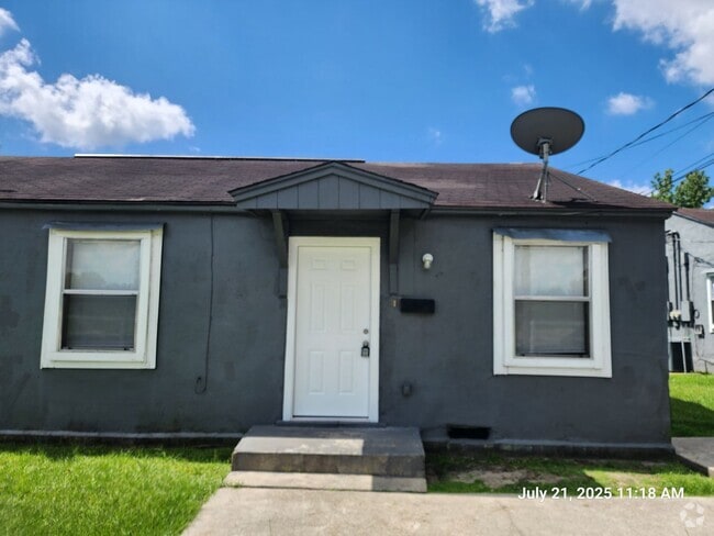 Building Photo - Updated 1 bed/1bath - move in ready Rental
