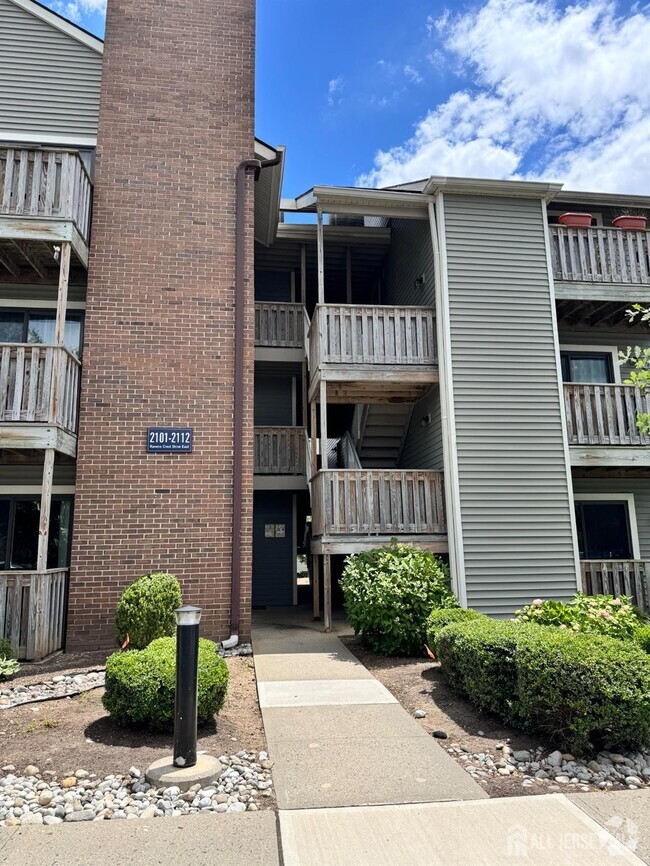Building Photo - 2107 Ravens Crest Dr Rental