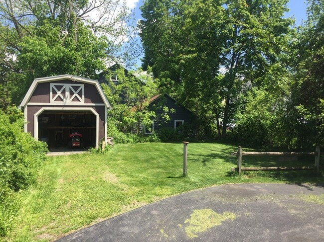 Photo - 311 Buckingham Ave Unit 1