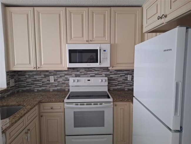 Building Photo - 501 SE 8th St Unit 103 Rental