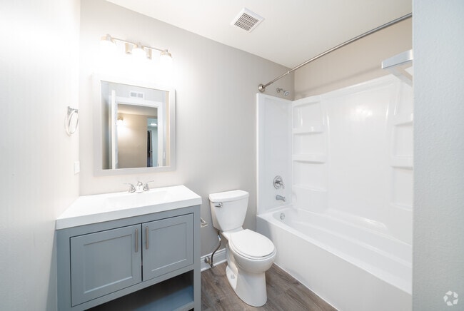The Cove - 750SF - Baño