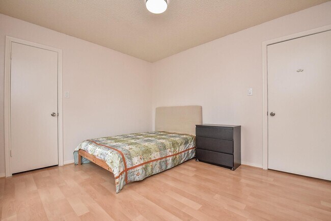 Photo - 800 Country Pl Dr
