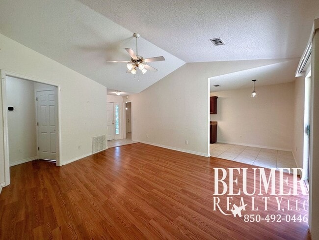 Building Photo - Charming 3-Bedroom Home in Lake Cook Estates – W. Pensacola
