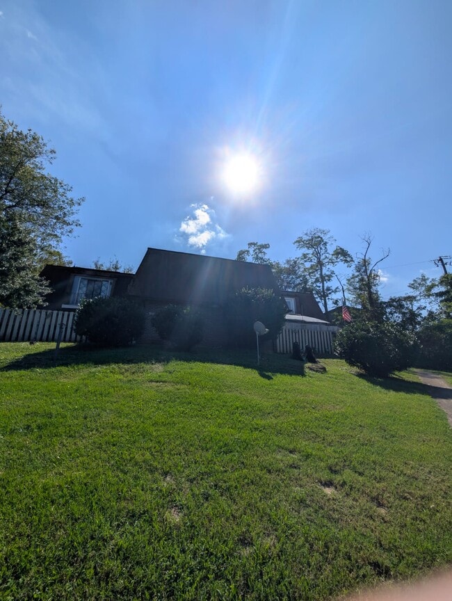 Three bedroom townhouse in the heart of West Knoxville. - 9102 Woodpark Ln Rental