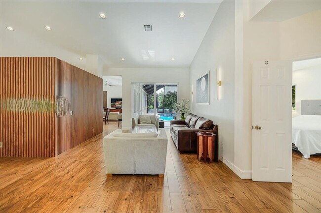 Photo - 1928 Water Ridge Dr