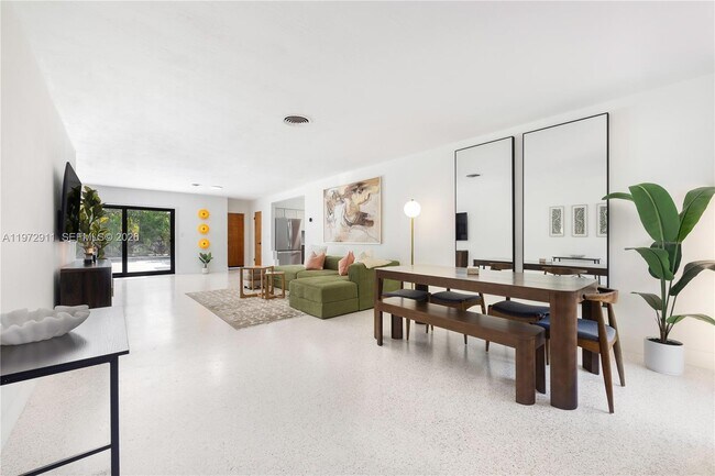 Photo - 1860 SW 13th St