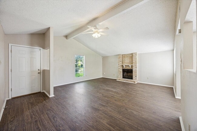 11104 Applewood Dr