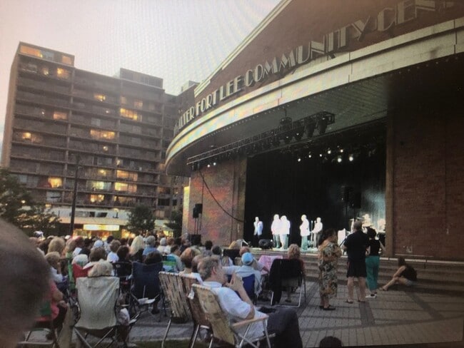 Photo - 1566 John St Unidad 1