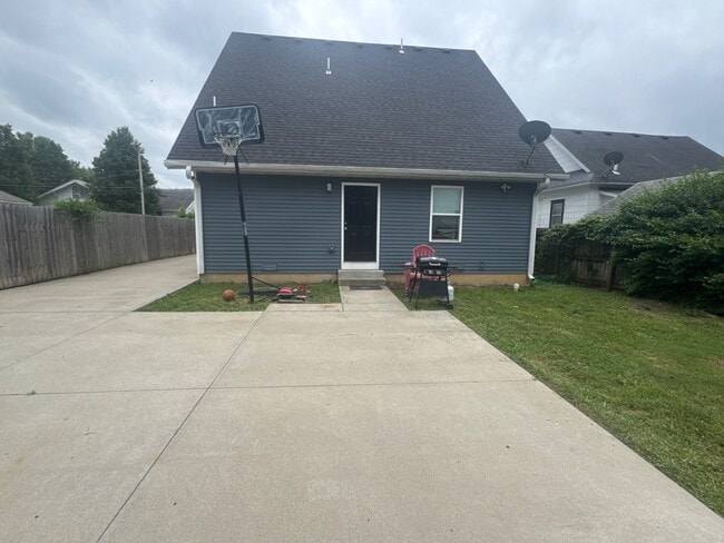 Photo - 613 W Harrison St