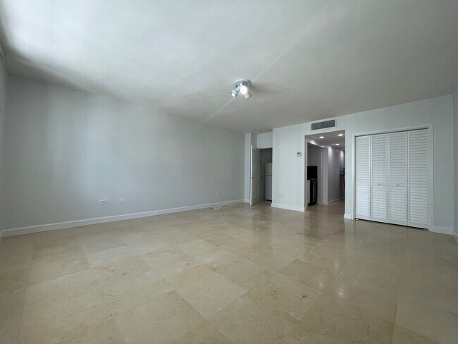 Photo - 999 Brickell Bay Dr