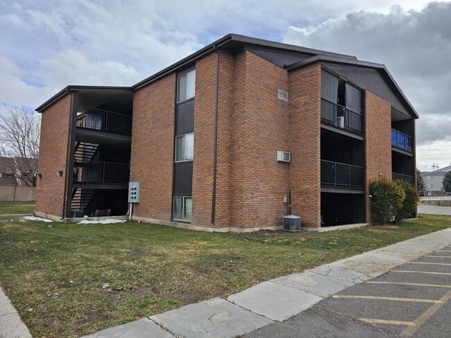 Building Photo - 4642 S 1900 W