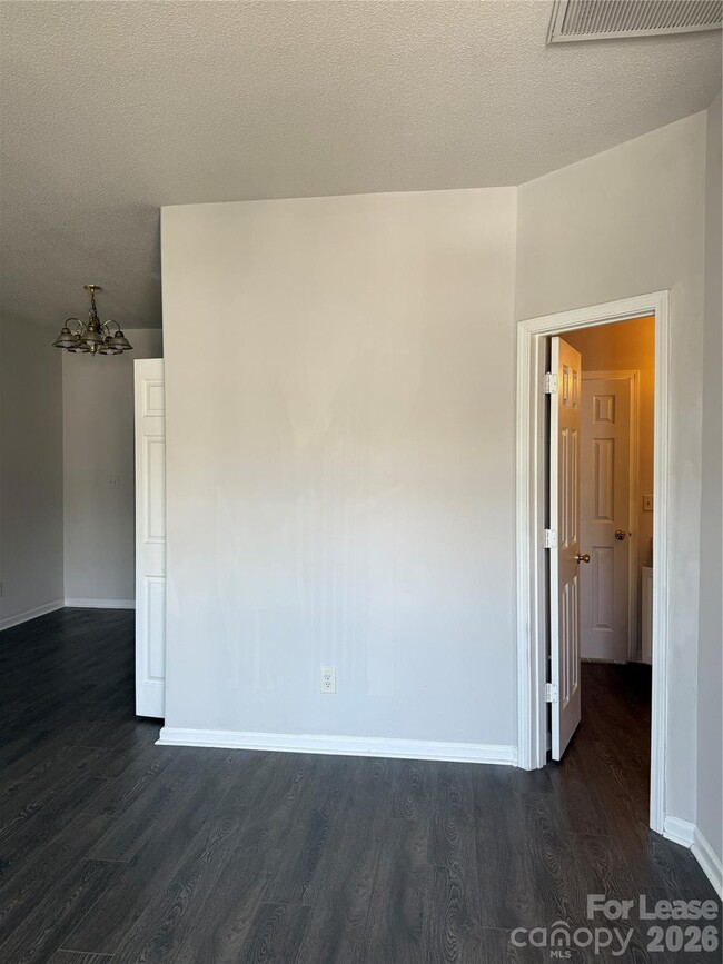 Photo - 508 Goldstaff Ln