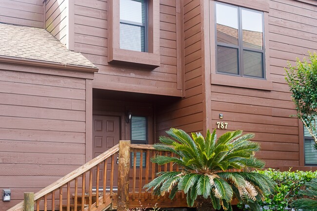 Building Photo - 787 Davis Rd