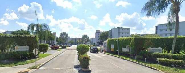 Building Photo - 8700 N Sherman Cir Unit 407