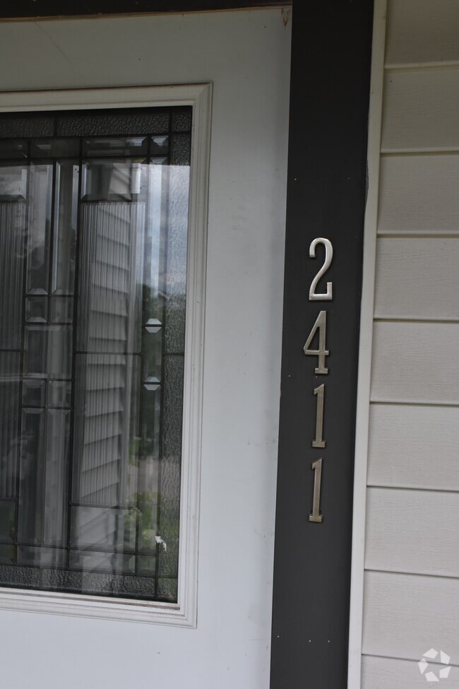Building Photo - 2411 Fillmore St NE Unit Lower Rental