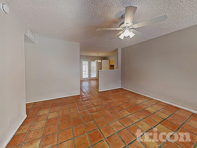 1246 E Barbara Dr