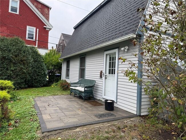 31 Powel Ave Unit RC