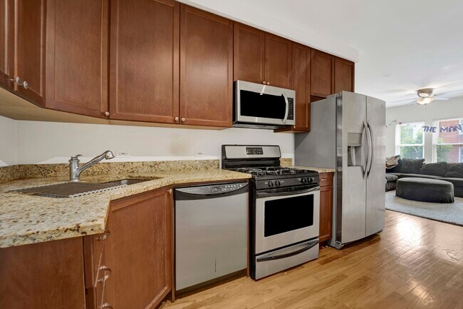 Photo - 1150-1156 W Cornelia Ave