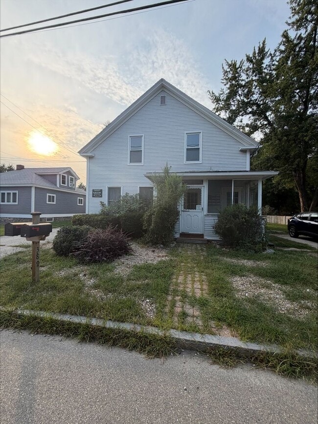 Building Photo - 389 Boynton St Unit #2