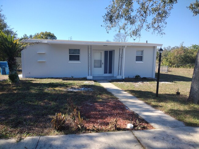 Adorable UPDATED 1 bedroom 1 Bath home wit... - Adorable UPDATED 1 bedroom 1 Bath home wit...