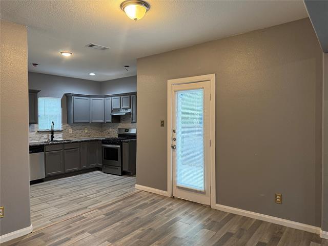 Photo - 7315 Toland St