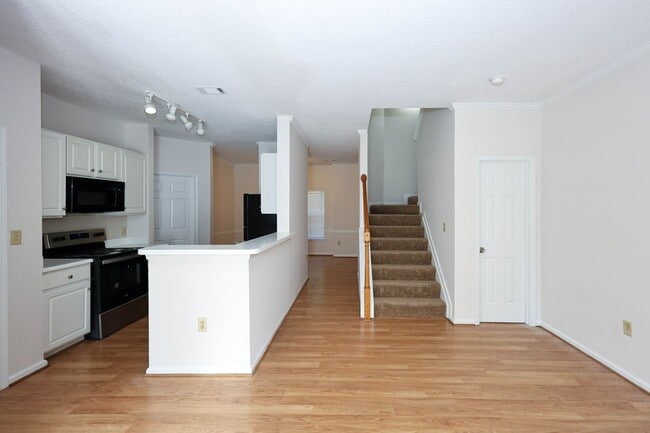 Photo - 230 Amal Dr SW