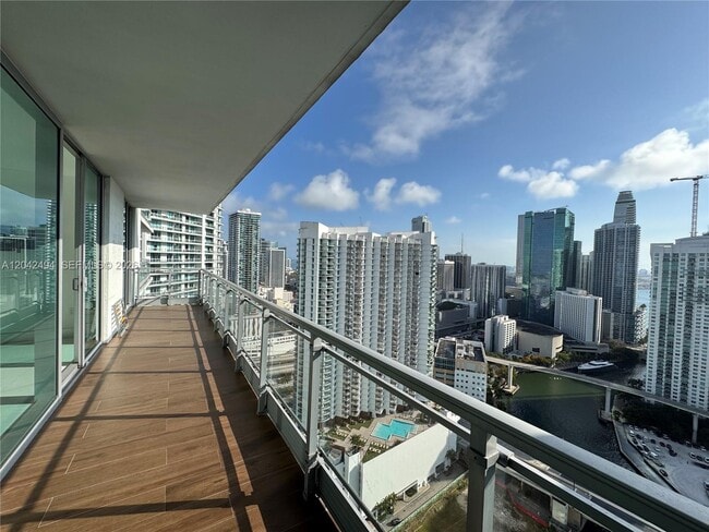 Photo - 92 SW 3rd St Unidad 3912