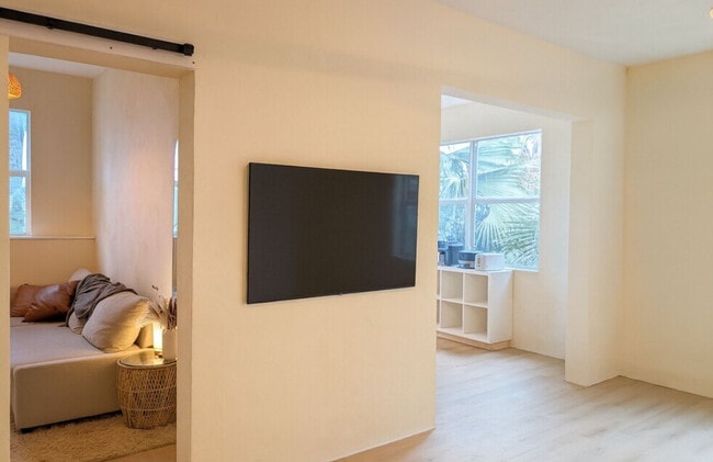 Photo - 900 16th St Unidad 302