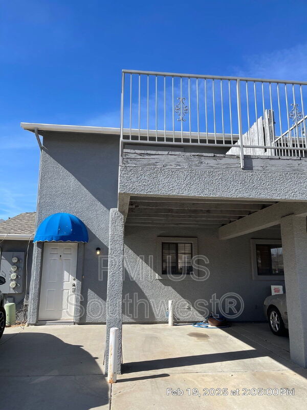 Building Photo - 9560 E Lakeshore Dr Unit B Rental