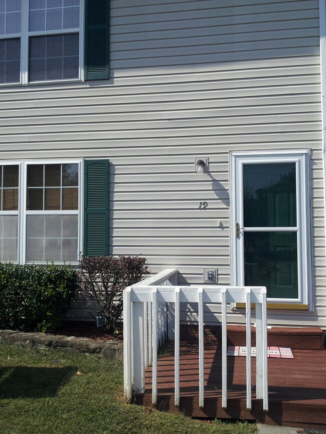 Building Photo - Condo Now For Rent Unit 19