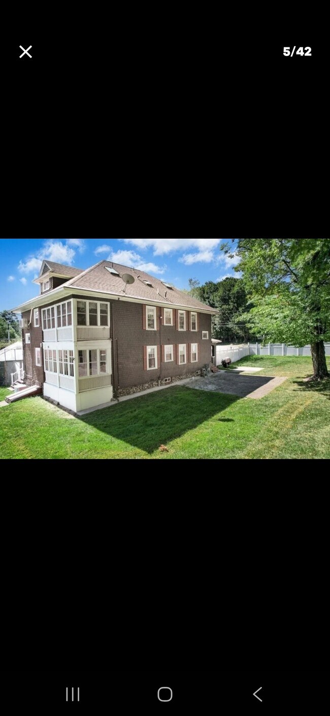 Photo - 612 Grove St