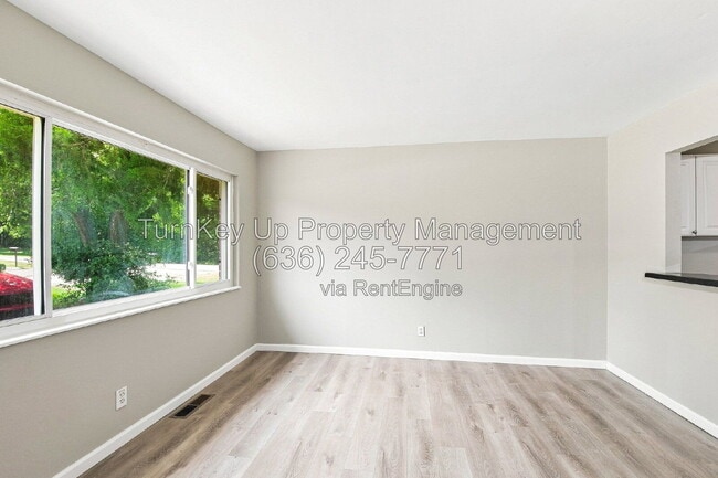 Photo - 257 Connolly Dr