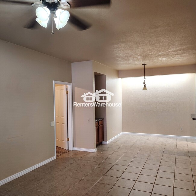 Photo - 2035 S Elm St Unidad 144