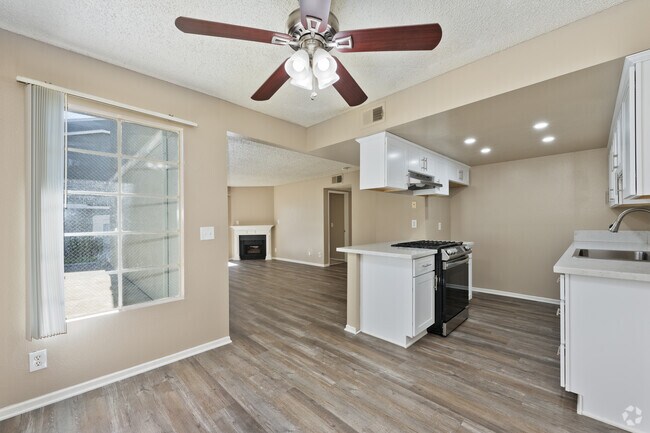 2BR, 2BA, 1008SF - Comedor - Belcourt Apartments