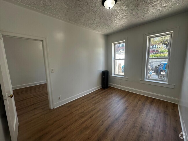 Building Photo - 26-33 96th St Rental