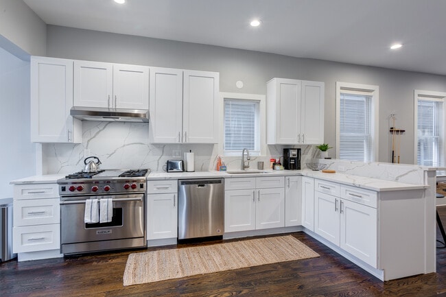 Photo - 1148 W Addison St