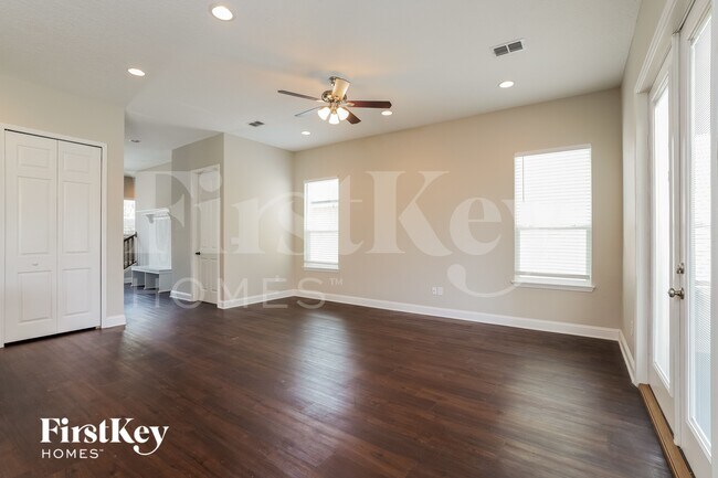 Photo - 423 Mahoney Lp