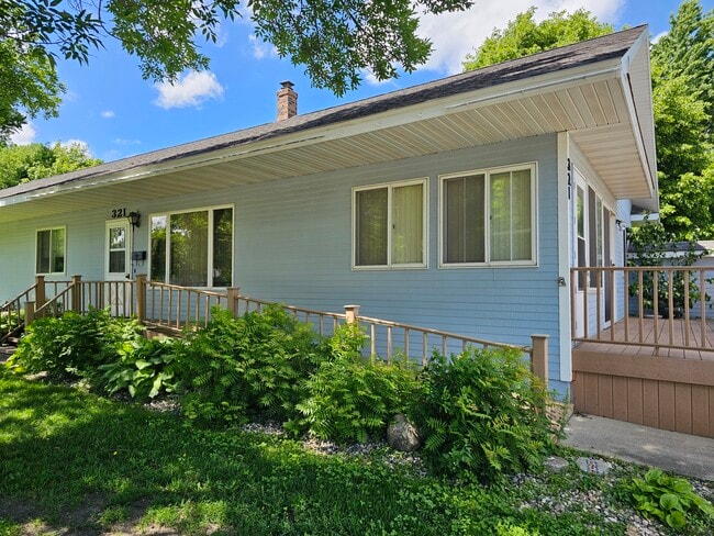 Photo - 321 10th Ave W