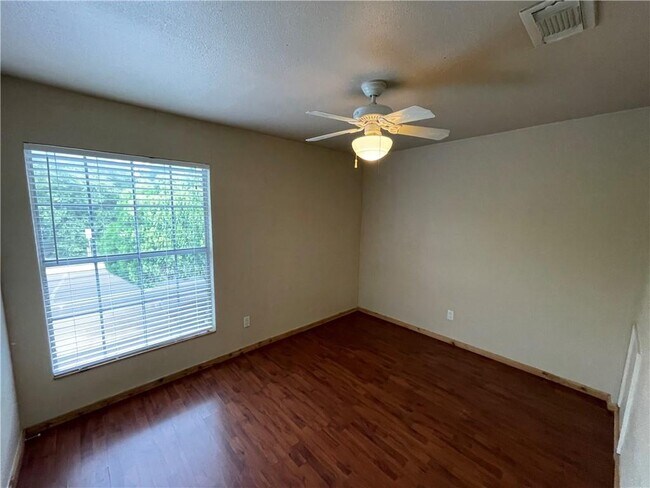 Photo - 5100 Bruning Ave Unit 101