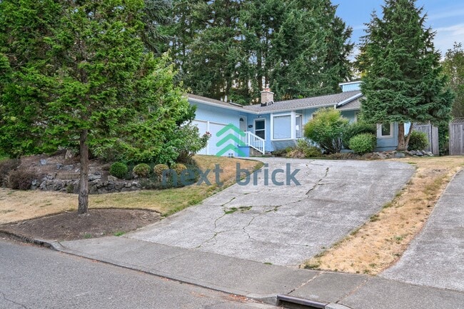 Building Photo - "Charming Bellevue 4-Bed Oasis with 2 Baths - Spacious 1560 Sq Ft Retreat!"