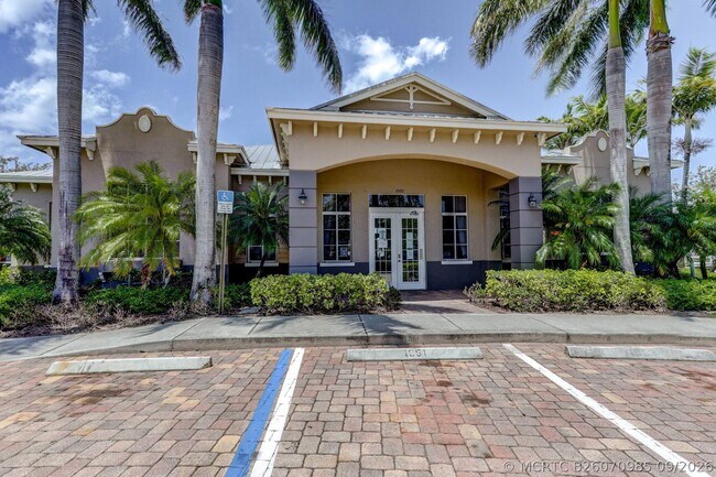1302 Lucaya Dr