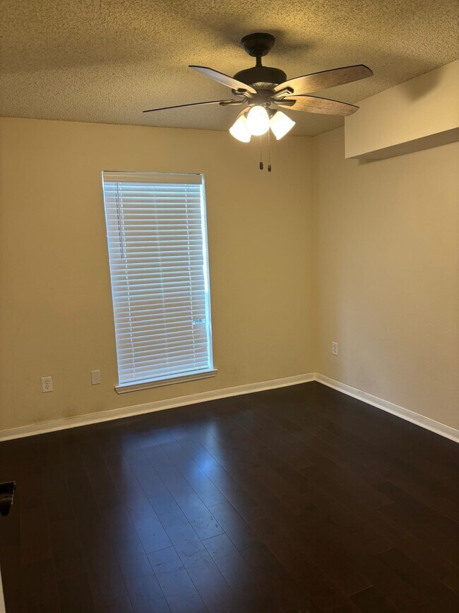 Photo - 2121 Hepburn St Unit 707