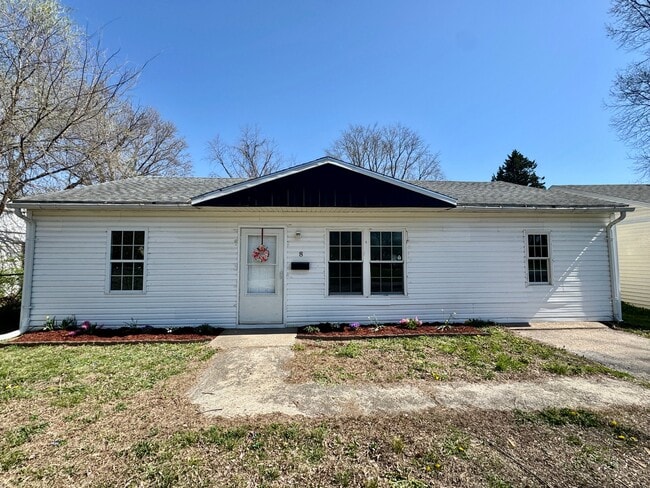 Building Photo - 8 Louise Ln