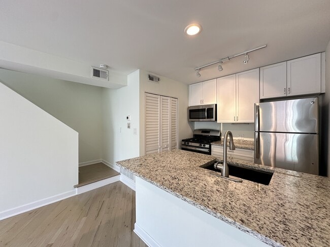 Photo - 853 W Grace St Unit 202A