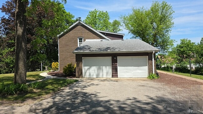 Photo - 87 W Surrey Ln