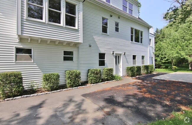 Building Photo - 821 Long Ridge Rd Rental