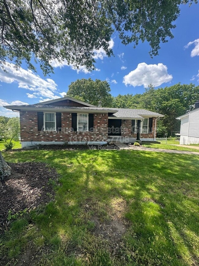 Photo - 425 Westglen Village Dr