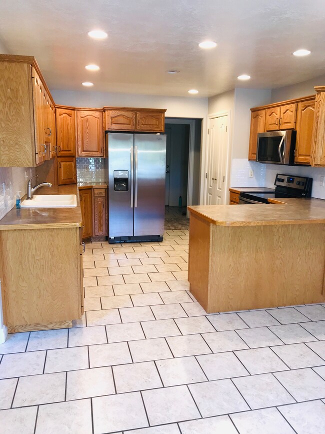 Photo - 633 S Teresa St