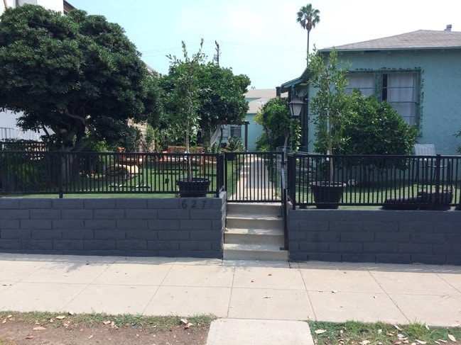 Street Front View - 627 9th St Unit #D