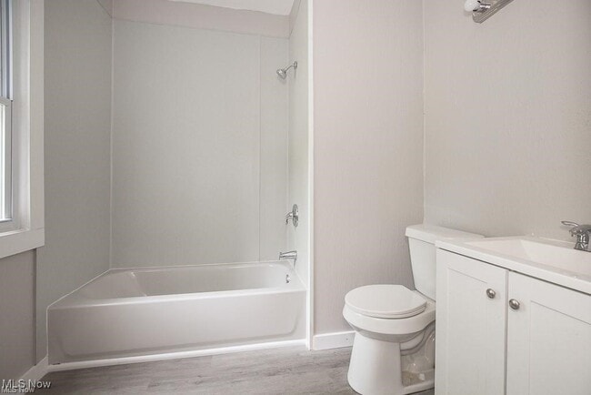 Photo - 15517 Kipling Ave